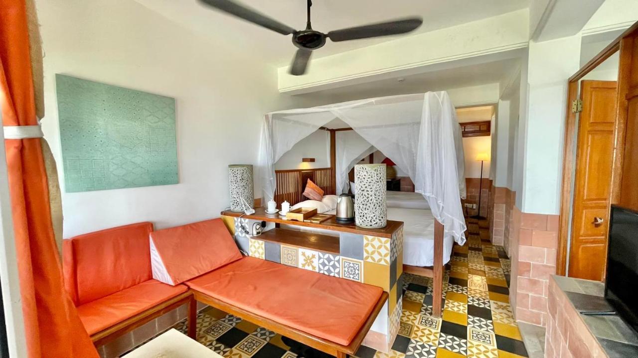 Villa Louise Hue Beach Boutique Hotel Exterior foto